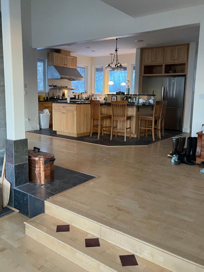 Frenchy'S Adventure Bed And Breakfast Anchorage Eksteriør billede